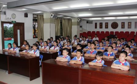 精神之光 永不熄灭 ——南湖小学开展校长课堂第七讲