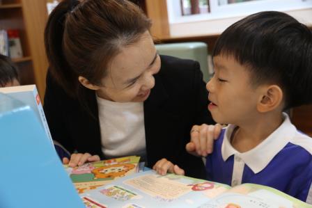 新秀小学开展家校社联动阅读活动