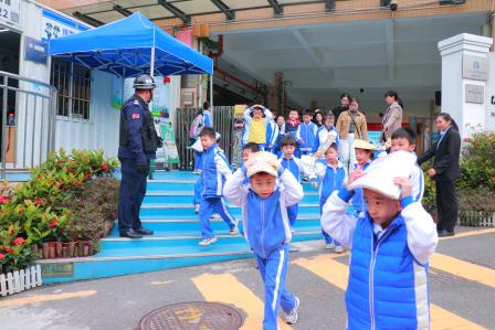 淘金山小学开展防震减灾疏散演练