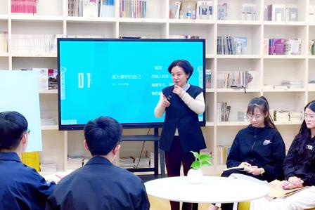 书香布心 校长领读 ——晏清校长领读《孩子的品格》