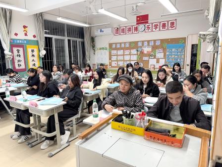 文德学校召开“家校同心 织梦未来”家长会
