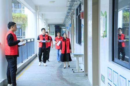深圳市仙桐实验小学开展党员教师先锋示范岗巡查课后服务活动
