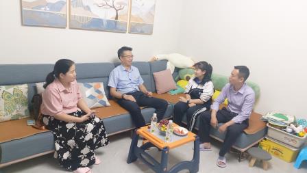 百名党员带头搭建家校“心桥” 千份关爱交融滋养民生“心田” ——深圳市松泉实验学校党总支开展“千名党员访万家”主题活动