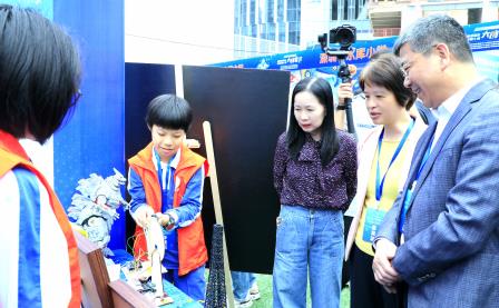 深圳市螺岭教育集团仙桐实验小学在罗湖区中小学第七届大创客节大放异彩