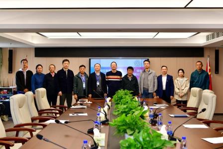 深圳市松泉实验学校召开罗湖区“十四五”规划“数字化转型共同体”第二阶段专项课题开题论证会