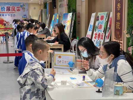趣味闯关享欢乐，多元评价展风采——深圳市洪湖小学举行一二年级期末嘉年华活动