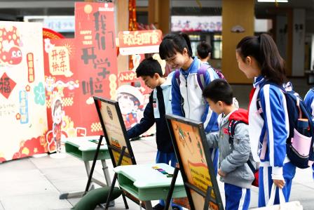 童心翱翔季，蛇年新征程 ——深圳市靖轩小学举行2024-2025学年第二学期开学典礼暨校长生命教育思政课