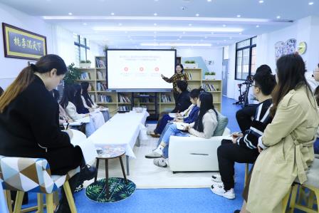 有问，有答，有行动——深圳市螺岭教育集团仙桐实验小学举行青年教师共同体会议