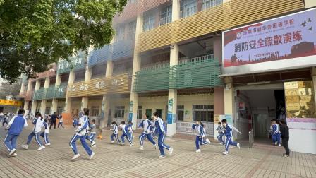 新华外国语学校举行2025年春季消防安全疏散演练活动