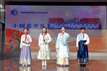 春风吹绿意 植树正当时 ——主题升旗仪式（第五周）