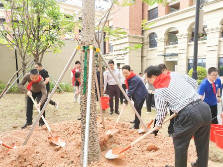 春染大地万物苏 共植绿意东晓美  ——翠园东晓创新学校开展植树节主题活动