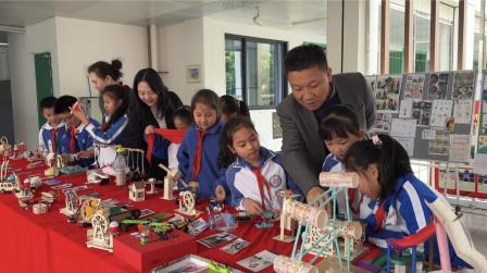 幻彩创新梦 星耀科学会            ——深圳市罗湖实验学校小学部举办科学作品展