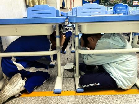 深圳市怡景小学成功举行防震减灾疏散演练