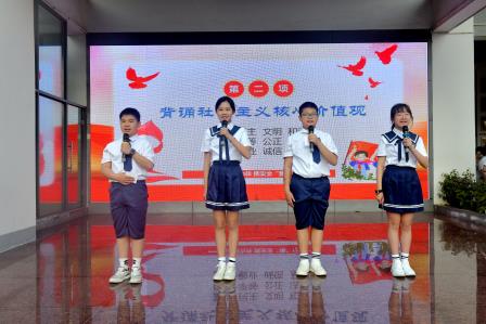 与温暖为伴，携安全“童”行                  ——主题升旗仪式（第六周）