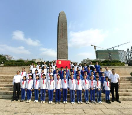 “缅怀革命先烈 传承红色基因“——文德学校清明烈士陵园扫墓活动