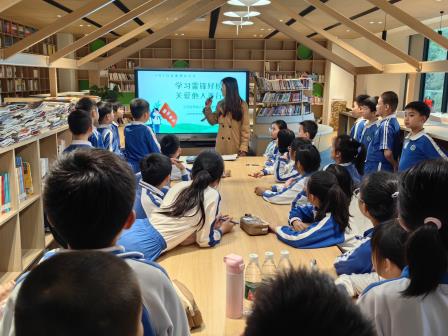 传承雷锋精神，点亮阅读之光——深圳市罗湖未来学校开展“学雷锋”主题阅读课