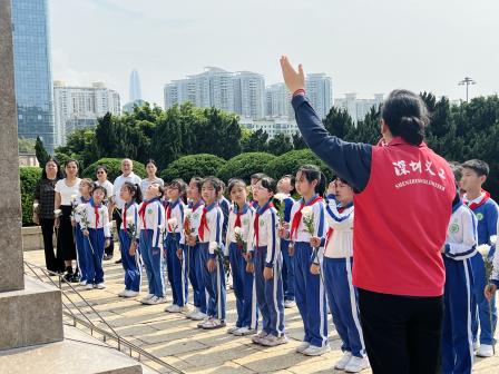 祭先烈英魂  绘美育红章 ——深圳市向西小学“行走的思政课”在烈士陵园祭扫活动中开展