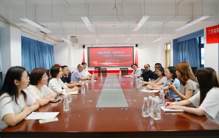 携手共研促衔接 小初贯通助成长  —— 布心中学与东晓小学联合开展小初贯通课程研讨活动  