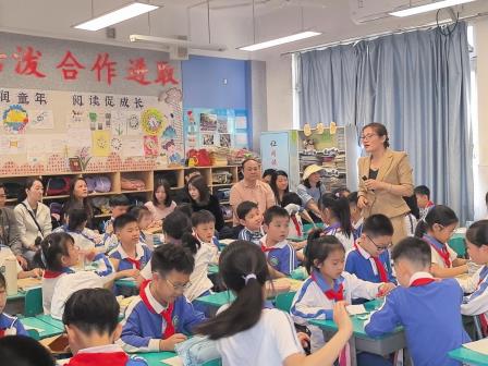 因爱相聚，花开有声——深圳市洪湖小学举行2025年春季家长开放日活动
