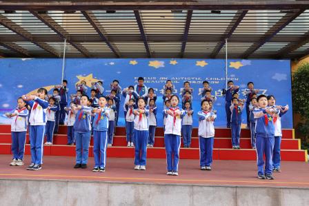 向西小学“美育一件事”  关爱赋能“星星的孩子” ——深圳市向西小学“世界孤独症关注日”美育融合行动