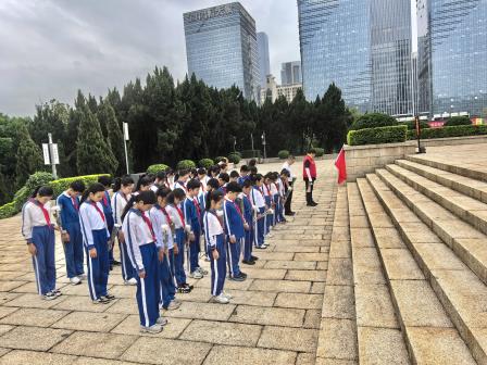 追寻先烈足迹、传承红色基因