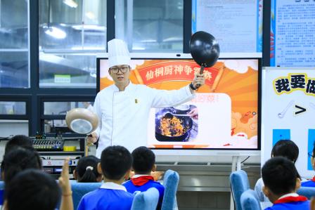 数智赋能课堂，创新教学模式——深圳市螺岭教育集团仙桐实验小学开展2025年“仙桐杯”教学大赛优课展示活动
