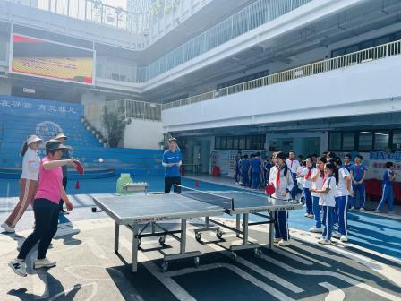 爱乒才会赢 拼搏展风采 ——湖贝小学举办六年级乒乓球毕业活动