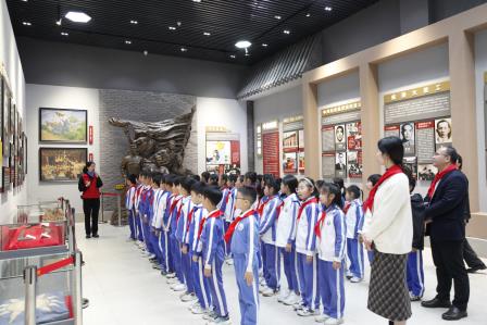 红领巾致敬英雄魂 ——深圳市东昌小学开展清明祭英烈红色主题教育