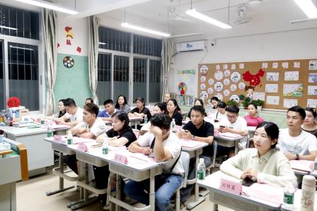 文德学校举办“家校协同，赋能成长”主题家长会