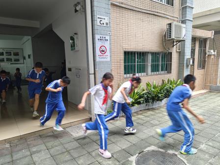 筑牢安全防线    共筑生命屏障深圳市罗湖区华英学校开展应急疏散演练