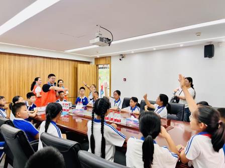 洪湖小学“每周半天计划”出新招：破剧本杀迷局，筑牢禁毒防线