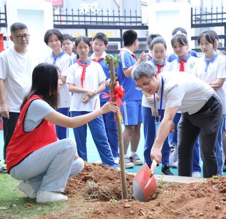 紫薇寄深情桃李园中铭母校  赤子酬春晖杏坛树下续华章——水田小学六年级毕业季感恩教育活动