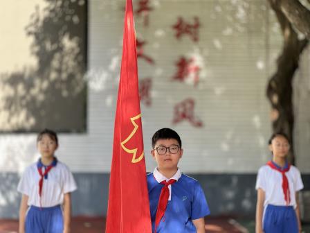 传承红色薪火，启航少年新程——  深圳市罗湖区侨香实验学校举行2025年春季少先队新队员入队仪式