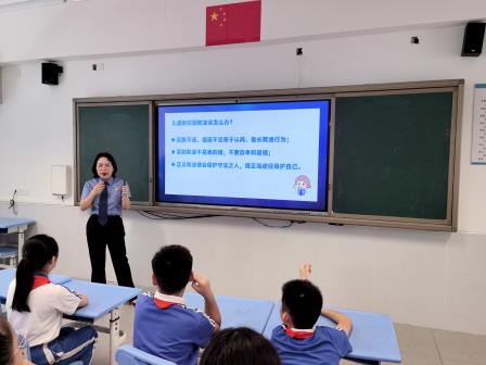 校园零欺凌  法治伴成长——校友检察官邓舒华回母校东晓小学开展法治讲座