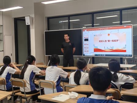 “团”聚青春力量 追逐未来之光——深圳市罗湖未来学校2025年入团仪式隆重举行