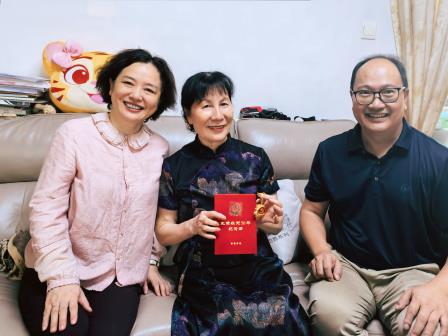 声声慰问传党情，殷殷关怀显真情——布心中学党总支部开展“七一”慰问退休党员活动