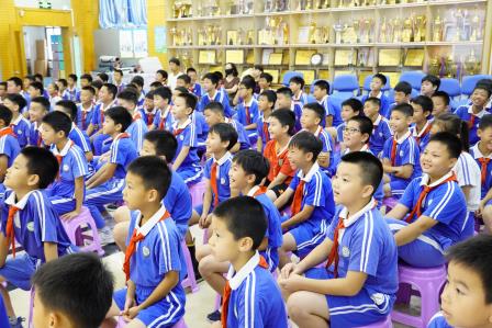 深圳市凤光小学第十届“校长杯”足球嘉年华暨毕业班篮球赛圆满落幕 