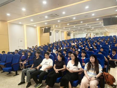 迈入新起点，携手绘新篇——侨香实验学校2025级初一新生见面会圆满举行