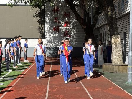 秋光为序，筑梦启航——侨香实验学校2025年秋季开学典礼