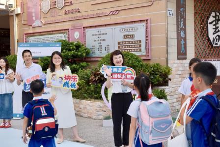 历史镌刻心间 号角吹响新程——深圳市景贝小学举行2025—2026学年度第一学期开学典礼暨书记思政课活动