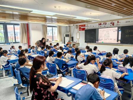 勤研磨打造新品质，齐教研迈向高质量 ——深圳市梧桐小学开展新教师研磨课暨推门听课活动