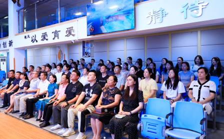 荣耀阅兵，强国有我——深圳市仙桐实验小学开展阅兵主题项目式学习中队课暨主题党日活动
