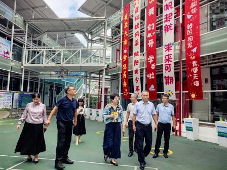 护航开学季  赋能新征程——罗湖区教育局领导到红桂中学西校区督导开学工作
