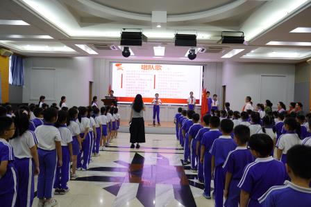 强国复兴有我，争当新时代好少年——深圳市凤光小学举行少先队新队员入队仪式