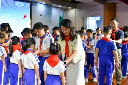红领巾映初心，党旗下启新程——深圳市景贝小学举行新队员入队仪式