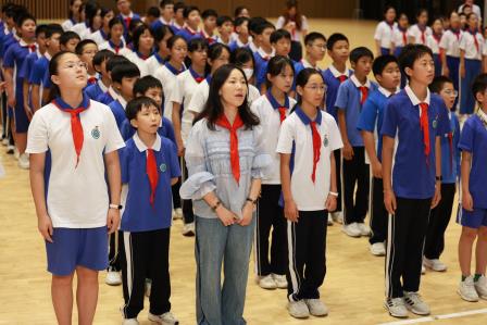 强国复兴有我，争当新时代好少年 ——深圳市罗湖未来学校举行2025年七年级建队暨五年级换戴大号红领巾仪式