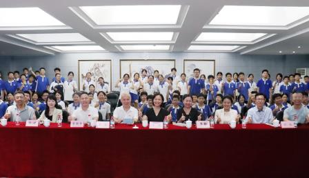 丹青绘蓝图 翰墨启新篇 ——螺岭湖贝学校举办“美术与未来”螺鸣讲坛之生涯规划讲座，点亮学子艺术之路