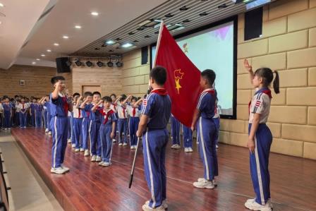 深圳市怡景小学举行建队日主题升旗仪式