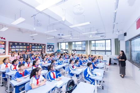 慈善课堂进东晓   大爱罗湖润童心——“慈善第一课”校园宣讲活动走进东晓小学