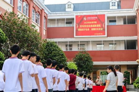 筑牢出行防护网  守护师生平安出行